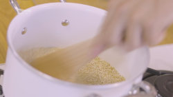 Hrdina kuchyně 1. díl Jak se vaří quinoa