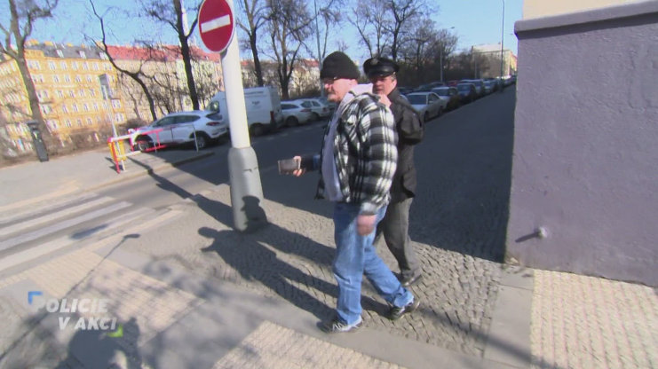 Podezřelé auto / Agresivní chodec / Ex se žíravinou / Nebezpečný cyklista