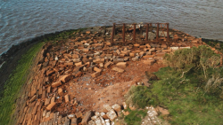 Archeologové na pobřeží
