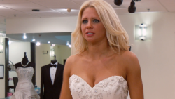 Tyl versus výstřih