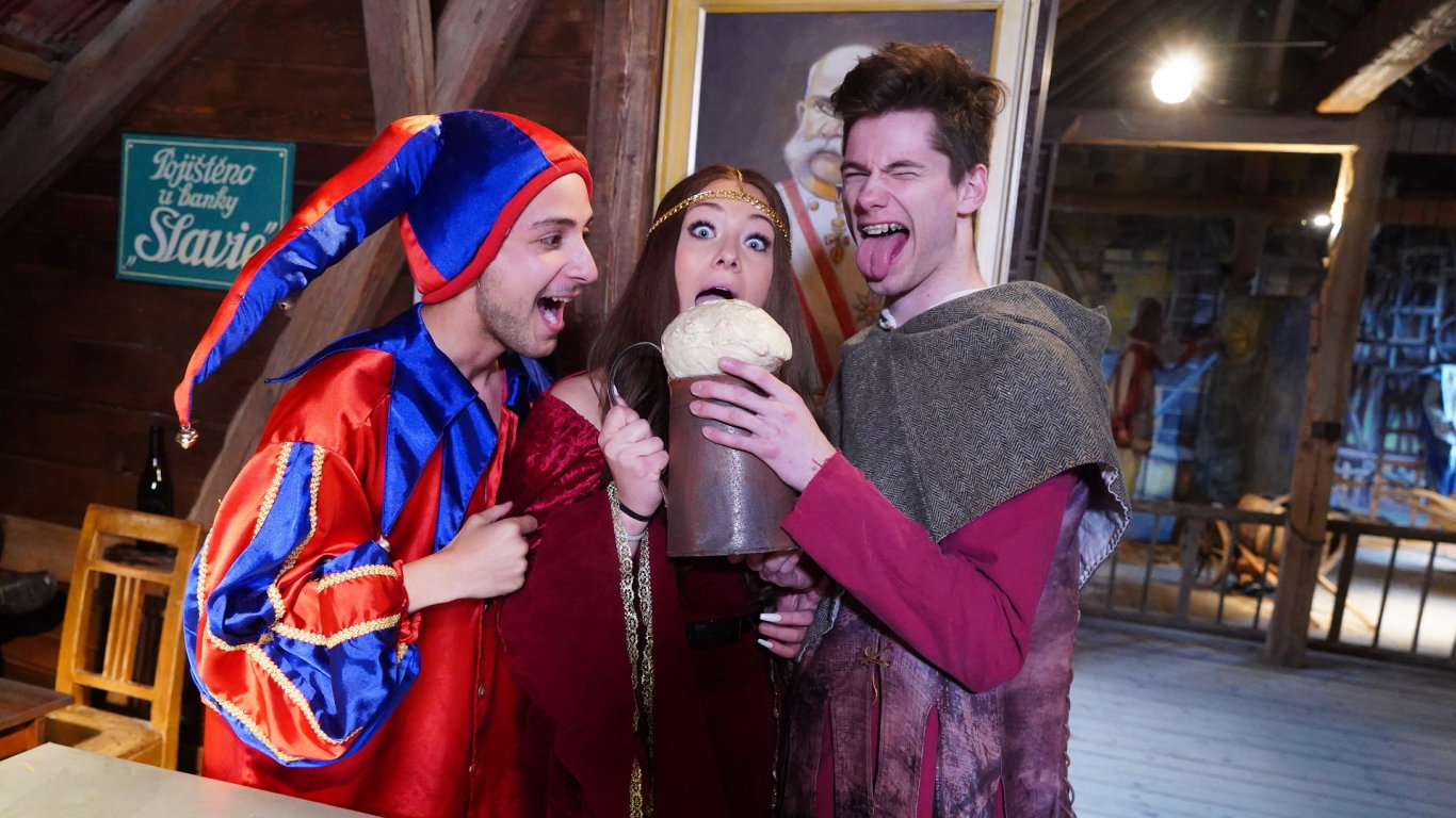 Noční show: Noční středověk. Hostina a kejkle
