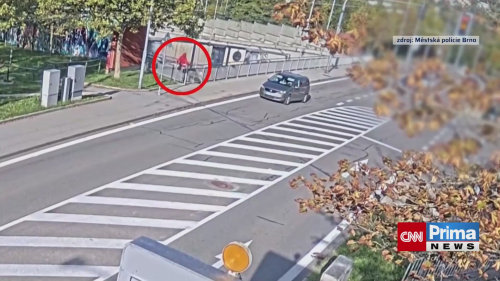 VIDEO: Pohotový zásah strážnice v Brně. Empatická žena rozmluvila mladému muži sebevražedný skok z mostu