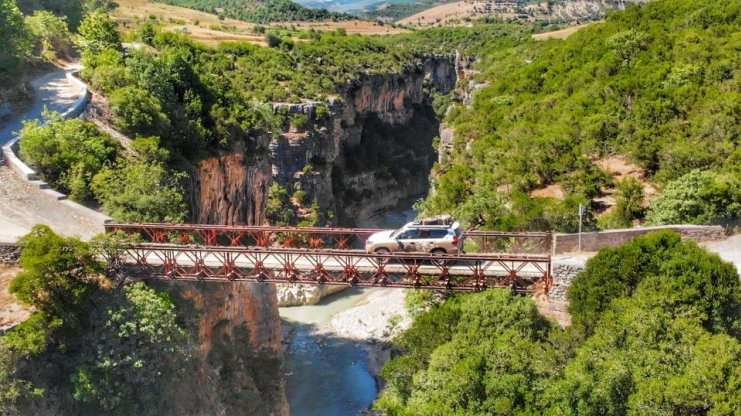 Albánie, Skadarské průzračné jezero, Kemping Pa Emer, ale také oheň v autě - zkrátka Fotr na tripu!