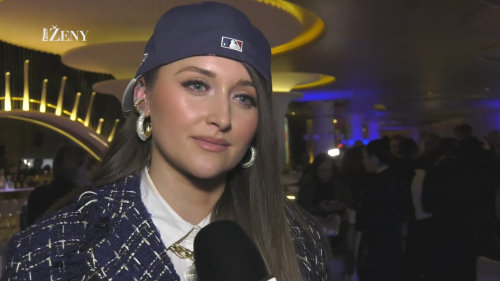 Sharlota stráví Valentýna v letadle