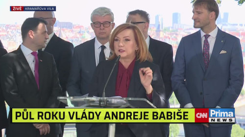 Tisková konference vlády k představení výsledků ministrů