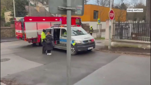 Opilý řidič v Praze nezvládl řízení, auto po nehodě skončilo na boku