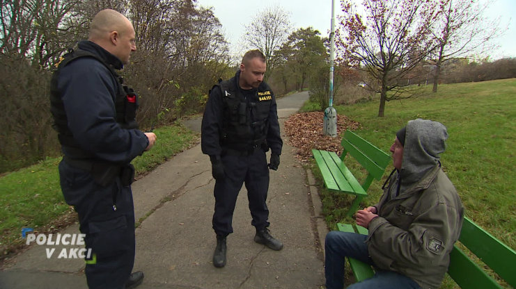 Nůž a jablko / Agresivní tělocvikář / Falešný dopravní policista / Opilý mladíček