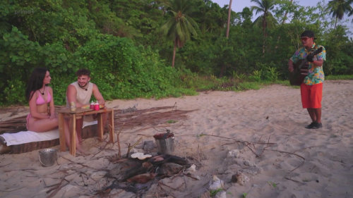 Emma a Petr zažili svůj první romantický večer - Honeymoon – líbánky k nepřežití (55)