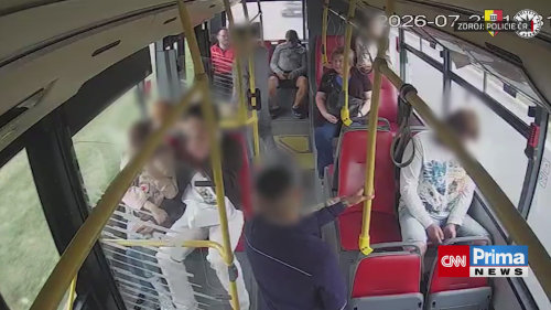 Loupež za bílého dne v pražském autobuse