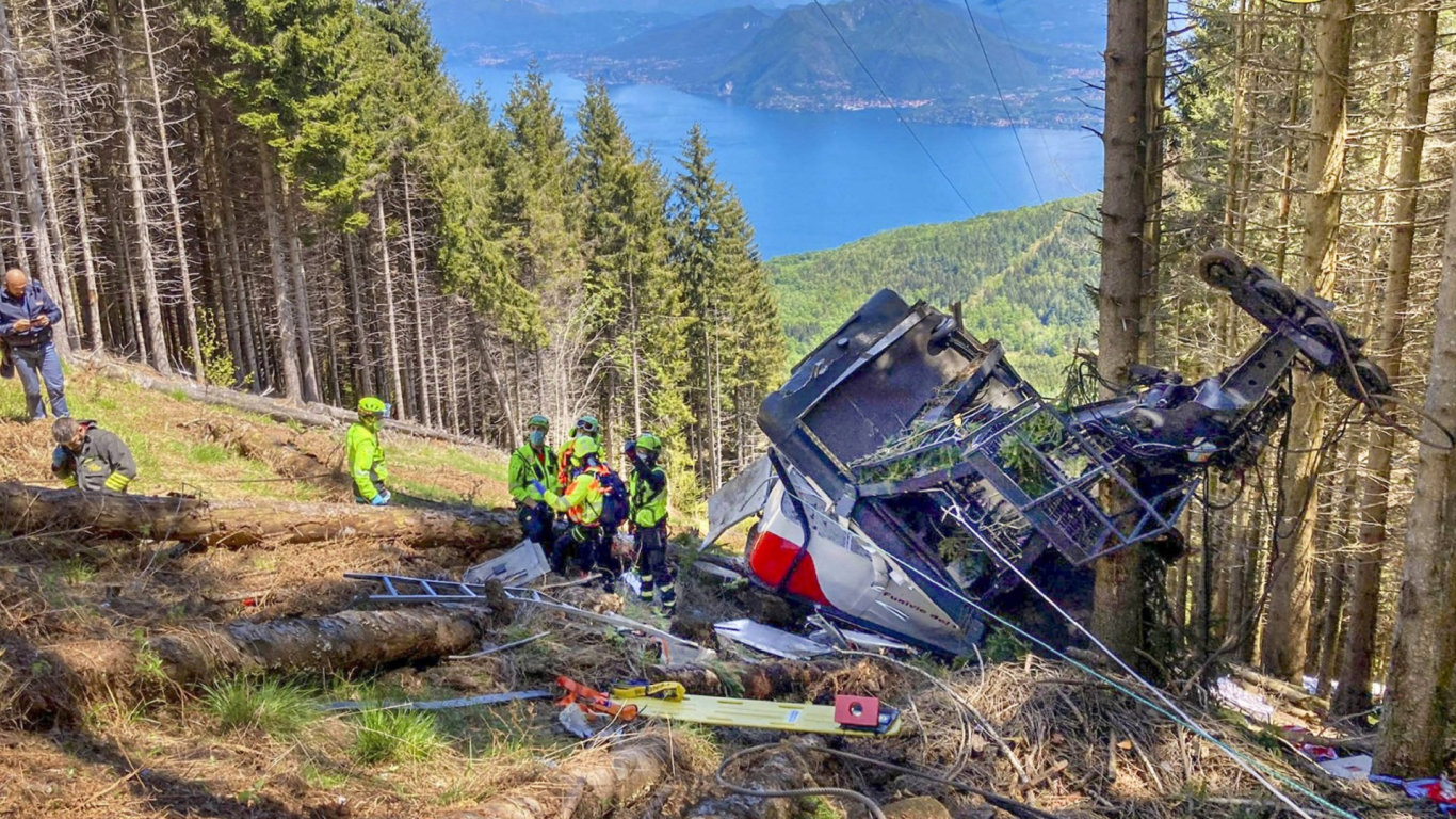 Katastrofa na spadnutí: Prasklé lano vzdušné tramvaje u jezera Lago Maggiore