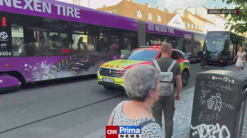 Muž na andělu skočil pod metro