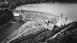 Dambusters: Bořitelé hrází S1 (1) 