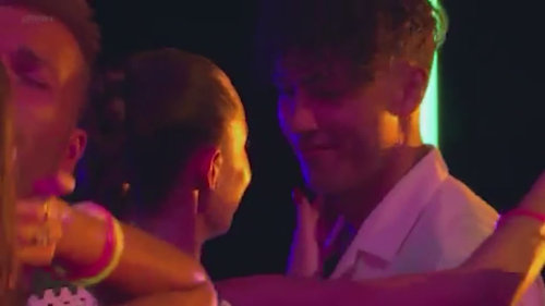 AYTO (S1 E23) Laura se zlobí na Marii, že nedala ruce pryč od Dominika, přestože je Lauřin Perfect Match