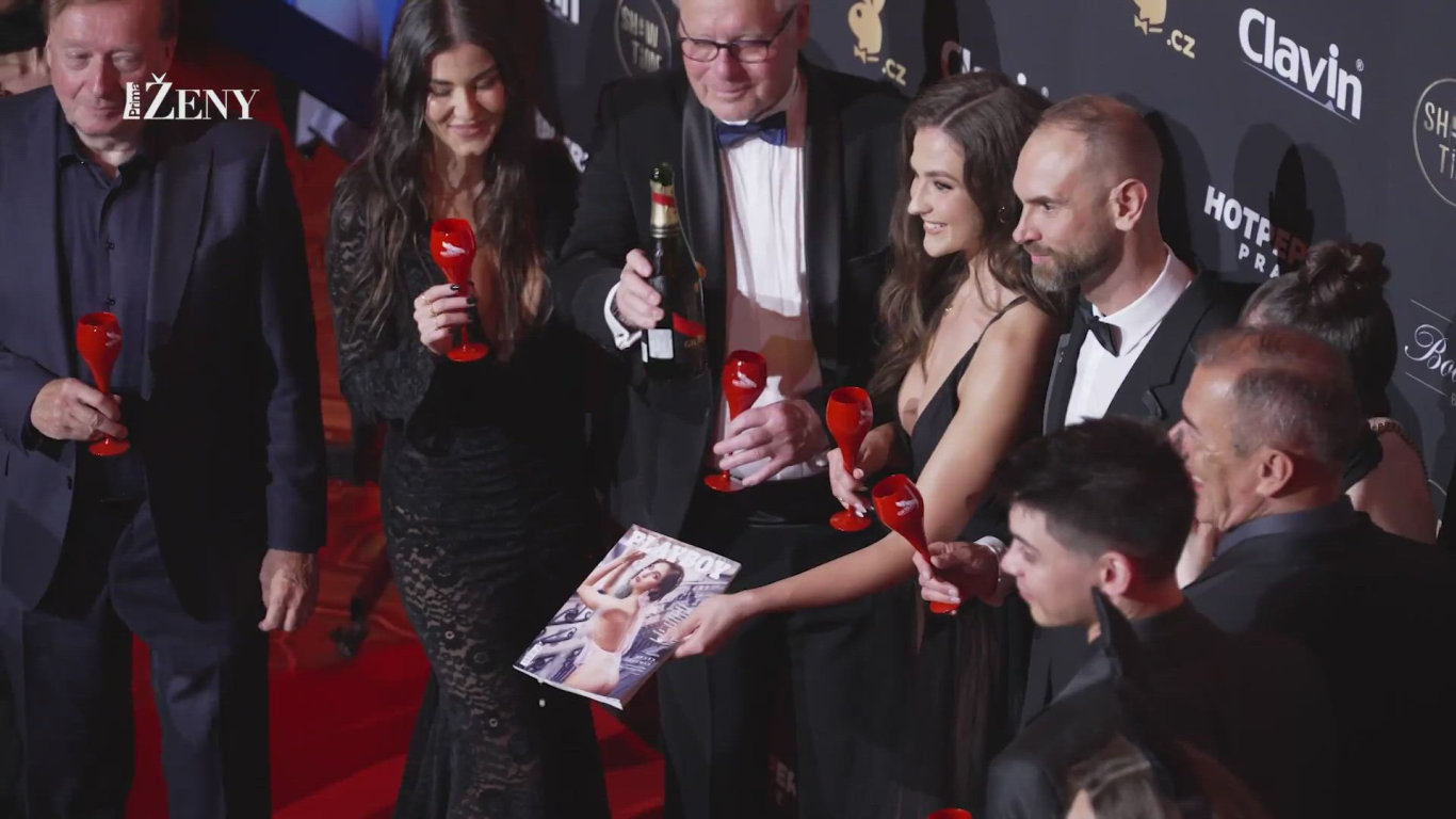 Lady Dee by chtěla skupinový sex s deseti Asiaty