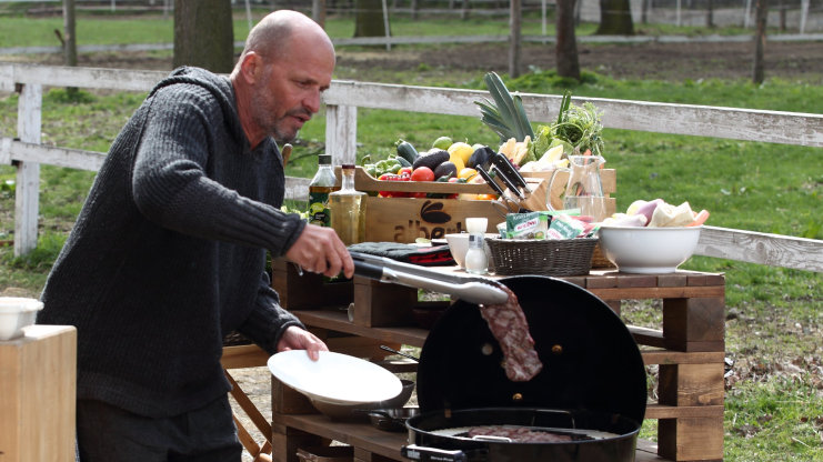 Pikantní hovězí fajitas, salát z čekanky, telecí klopsy s houbovou omáčkou, tataki z hovězí svíčkové, grilované batáty