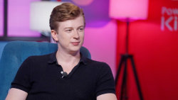 VIP host Adam Mišík