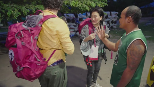 Alga hledá nocleh - Asia Express (1)