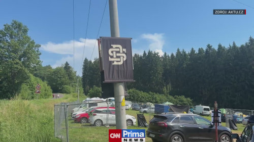 Na stany v kempu na Trutnovsku popadaly stromy
