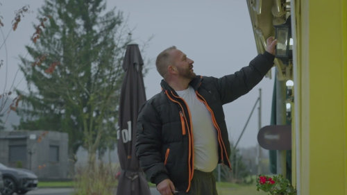 Seznámení ve vězení – Ano, šéfe! 2026