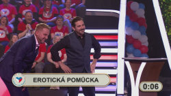 Vojta Kotek předvádí erotickou pomůcku - Máme rádi Česko (S17E1)