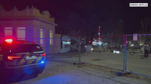 Dívka na Matějské pouti v Praze vypadla z atrakce