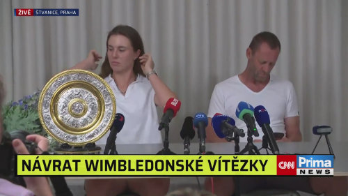 VIDEO: Vítězka Wimbledonu je v Praze. Poslechněte si Lindu Noskovou na tiskové konferenci