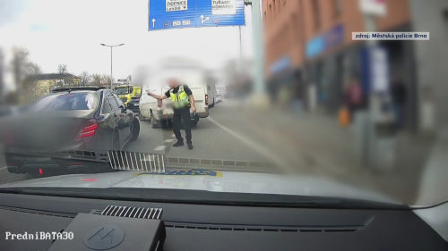 VIDEO: Divoká honička ulicemi Brna. Já vám neujížděl, tvrdil pak řidič strážníkům