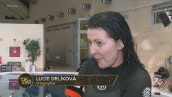 TOP STAR magazín 2018 (07) - Klára Issová v bazénu