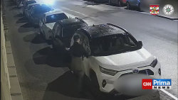 Vandal v Brně poničil 13 aut
