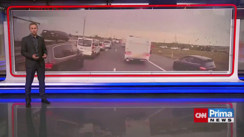 VIDEO: Bezohledné chování cizinců na pražském okruhu. S karavany blokovali hasiče jedoucí k požáru