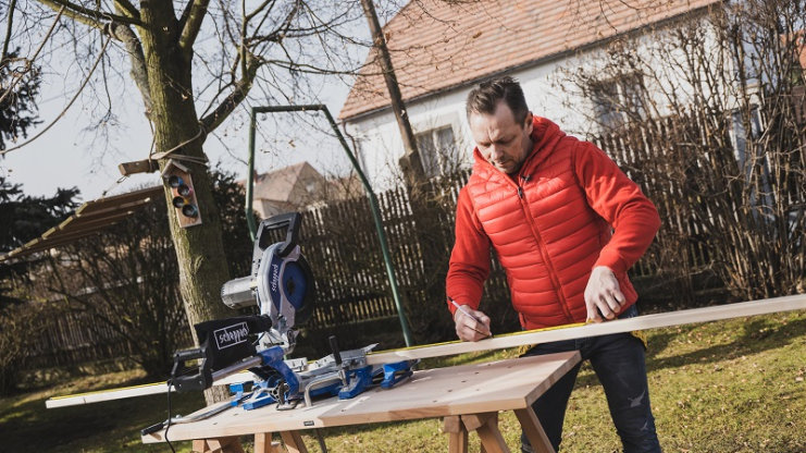 Vertikální zahrada v ložnici, příprava zahradni sprchy pro samoživitelku