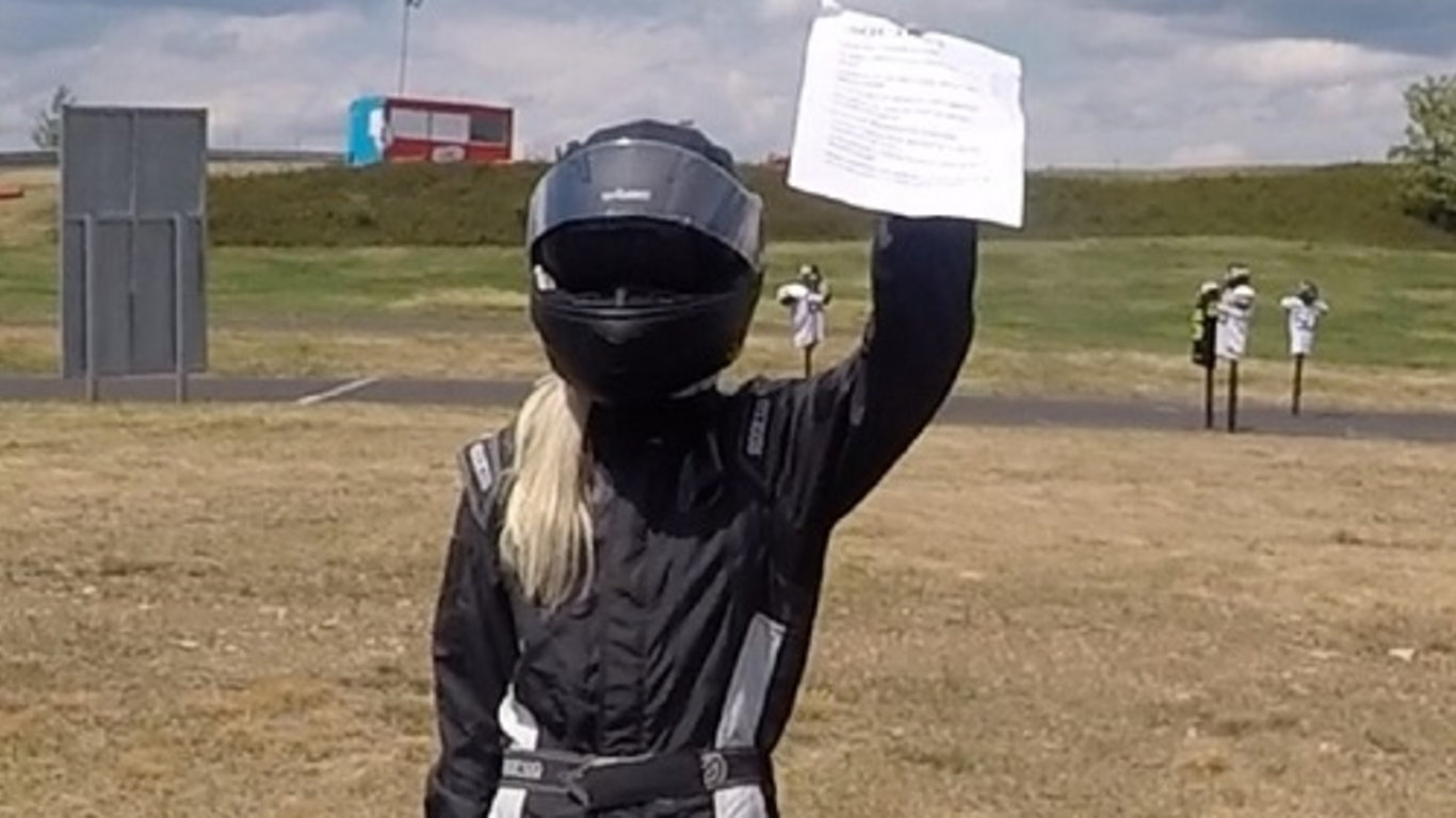 Blondýna, Kutil a Zabiják (6)