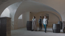Eva Holubová rozjíždí pivní lázně - Hořký svět (S2E6)