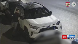 Vandal v Brně poničil 13 aut