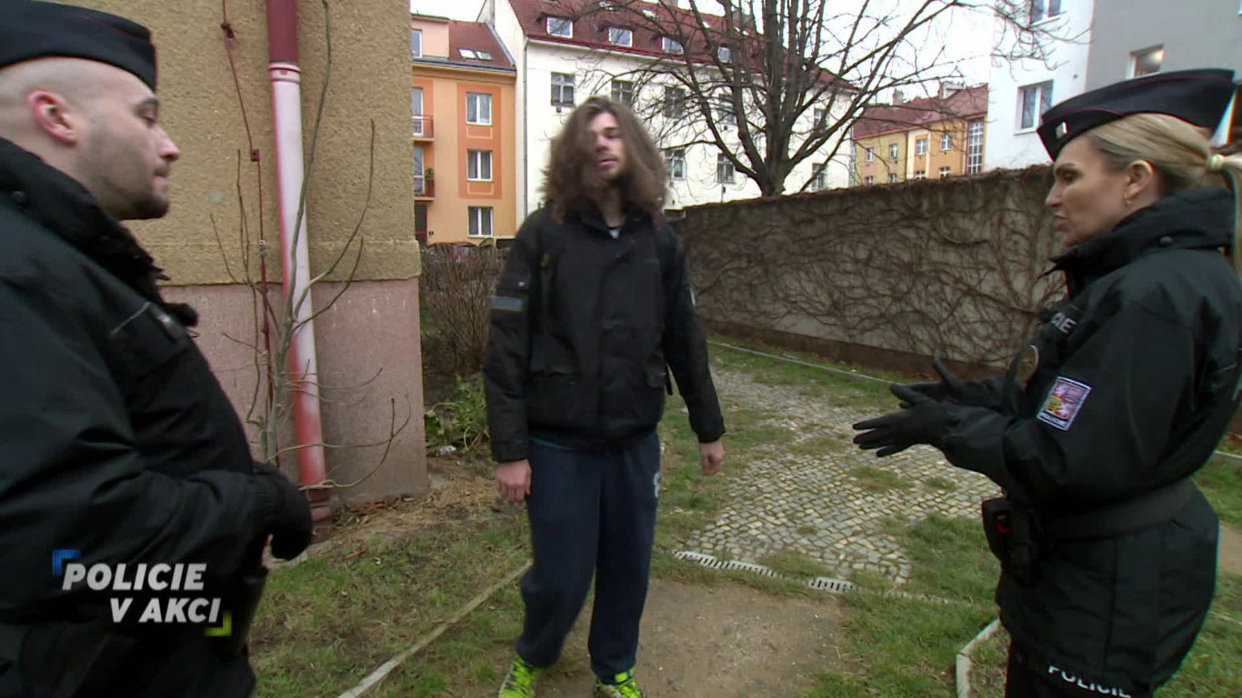 Drogy z okna / Tisknutí peněz / Hádka před noclehárnou / Vylitý benzín