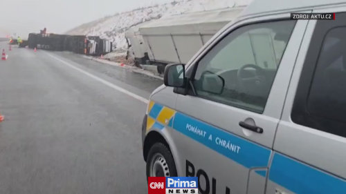  Nehody kamionů kvůli ledovce na D3