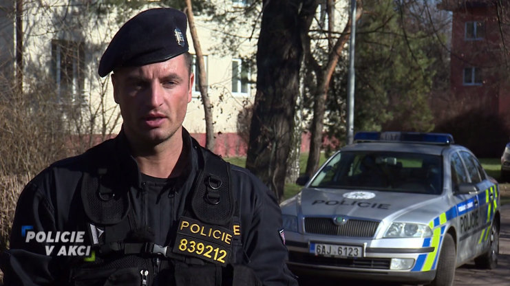 Podvedená / Spor o výtah / Nedorozumění na ubytovně / Sám doma
