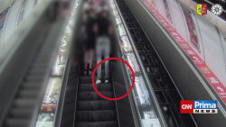 Mladíci v metru zapálili eskalátor