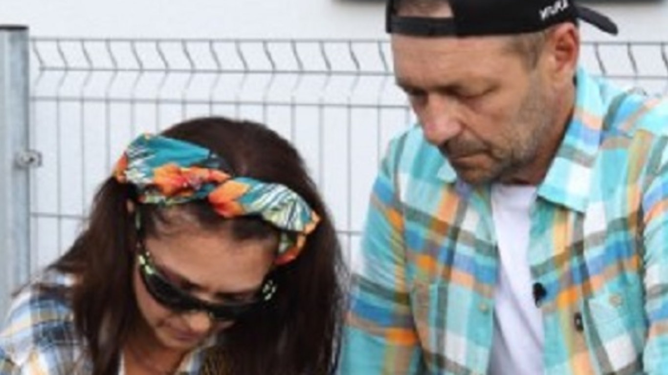 Kombinace rostlin pro pěstování bez chemie, výroba parfému, lekce pro ženy, přečalounění židle