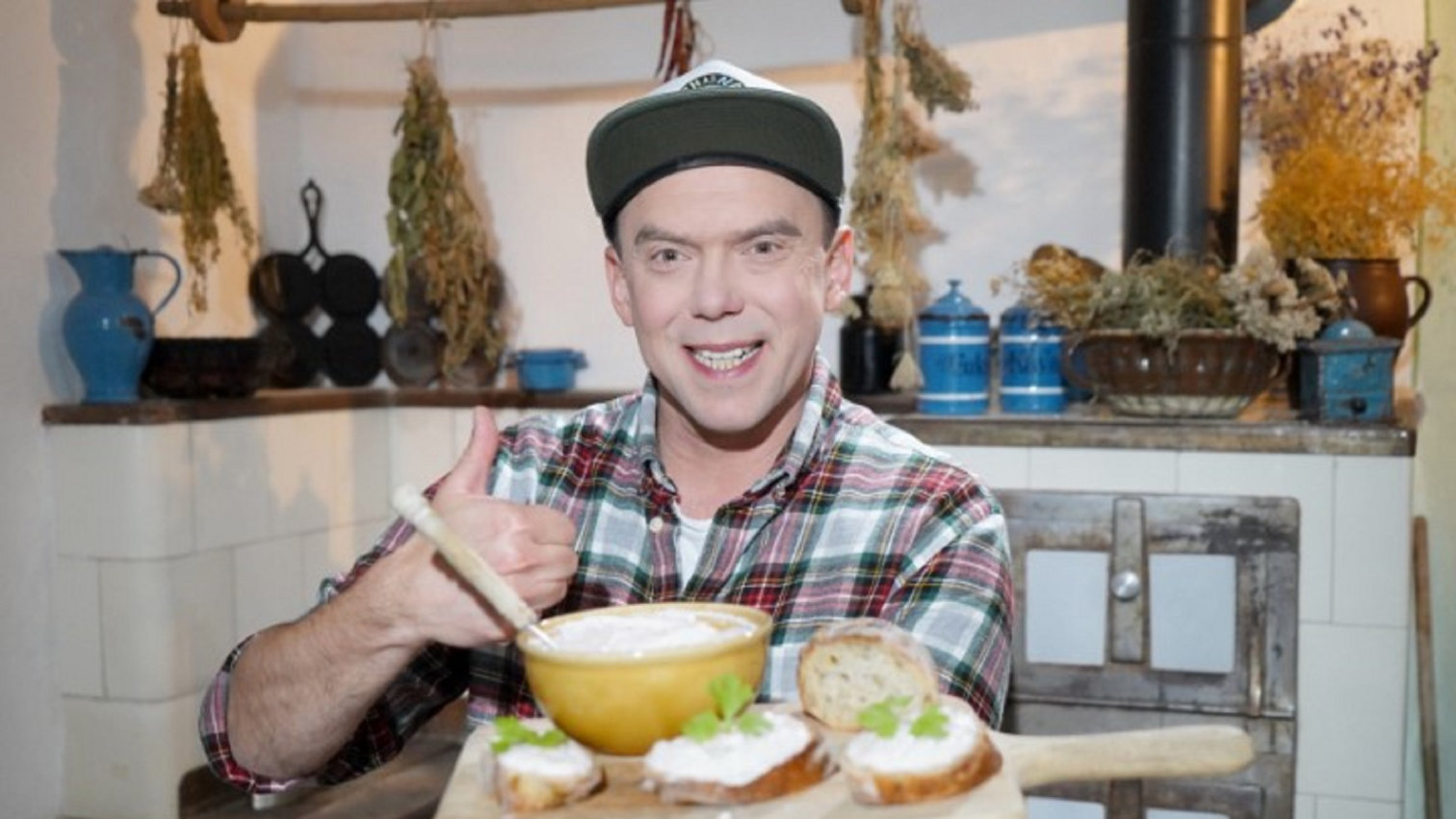 Polštáře ze starých svetrů, zubní pasta pro psy, léčivá červená řepa, Láďova šunková pěna