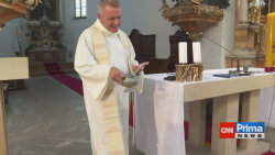 Křty mají být podle kněze Zbigniewa Czendlika tím nejkrásnějším zážitkem. Jak probíhají?