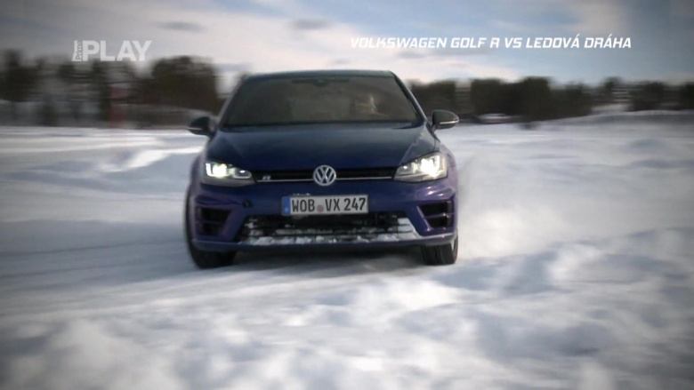 Volkswagen Golf R vs ledová dráha