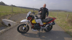 Moto Guzzi V85 TT Giallo Sahara