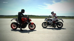 BMW S 1000 R vs KTM 1290 Super Duke R